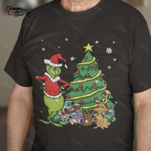 Grinch And Max Under Tree T Shirt 1